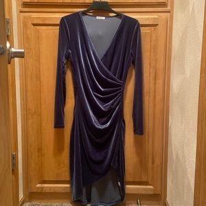 Stunning blue velvet dress, never worn! Since large